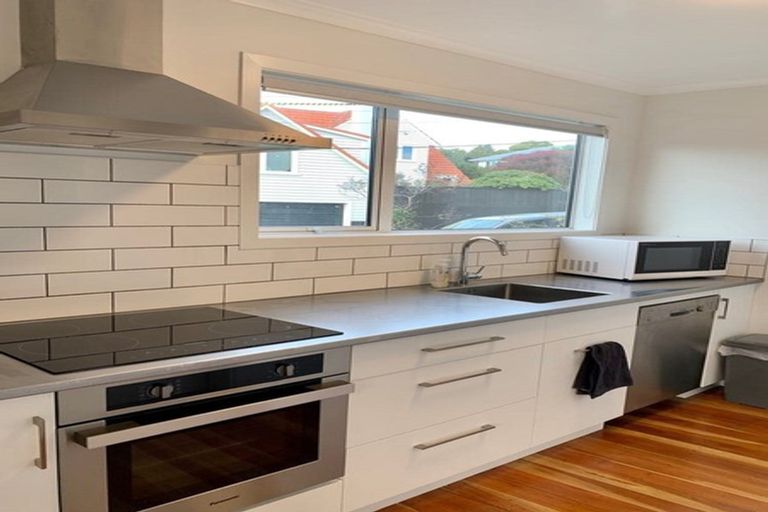 Photo of property in 2/74 Creswick Terrace, Northland, Wellington, 6012