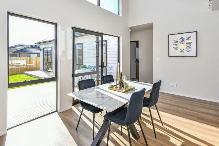 Photo of property in 8 Korowhiti Road, Clarks Beach, 2122