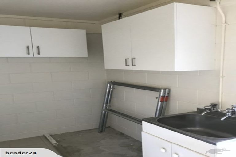 Photo of property in 1/46 John Dee Crescent, Red Beach, 0932