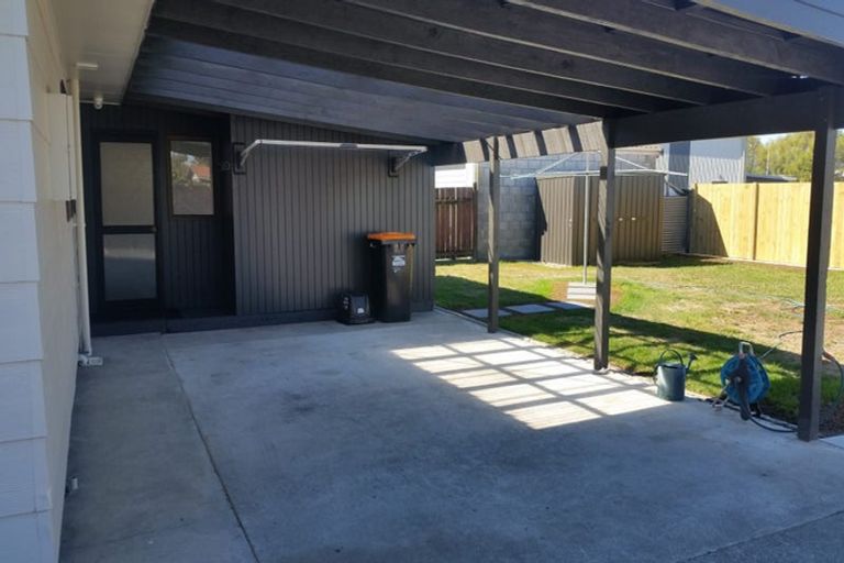 Photo of property in 60 Hillcrest Drive, Kelvin Grove, Palmerston North, 4414