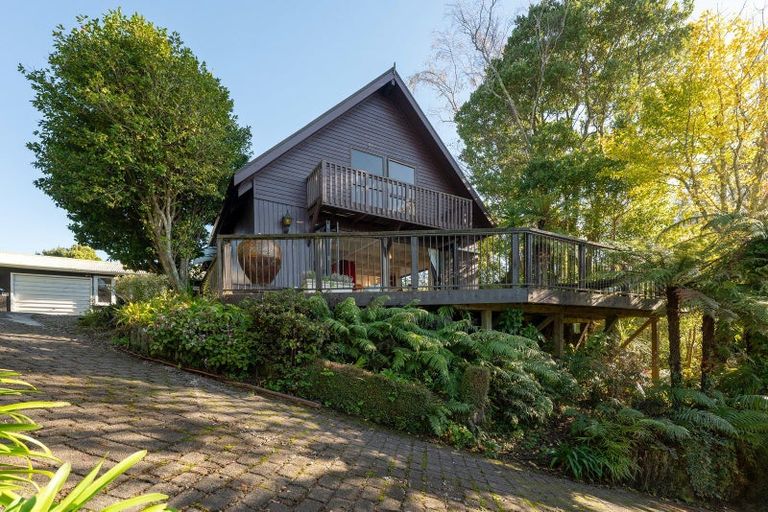 Photo of property in 3 Ridge Road, Lake Okareka, Rotorua, 3076