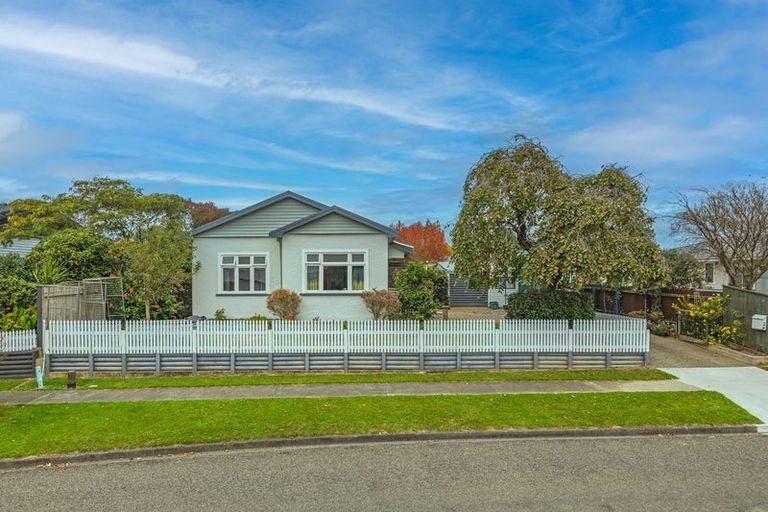 Photo of property in 4 Rosalie Terrace, Kelvin Grove, Palmerston North, 4414