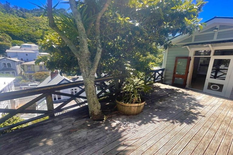 Photo of property in 16 Glenbervie Terrace, Thorndon, Wellington, 6011