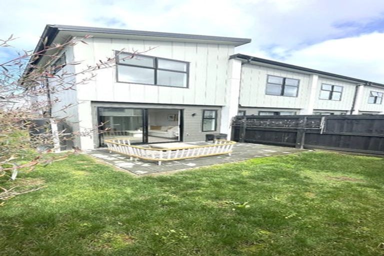 Photo of property in 9/66 Metcalfe Road, Ranui, Auckland, 0612