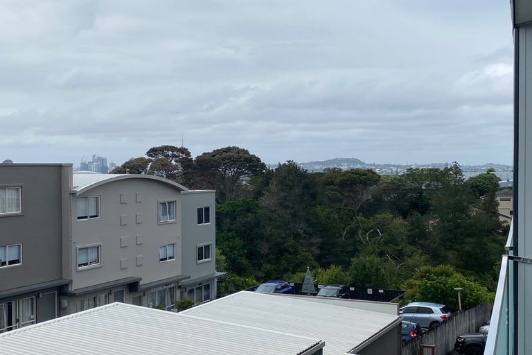 Photo of property in 2/270 Onewa Road, Birkenhead, Auckland, 0626