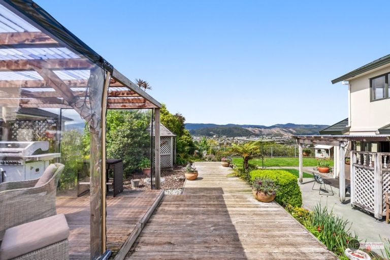 Photo of property in 2 Kirton Drive, Riverstone Terraces, Upper Hutt, 5018