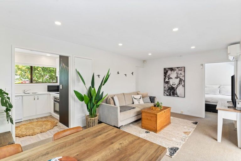 Photo of property in 2/88 Lauderdale Road, Birkdale, Auckland, 0626