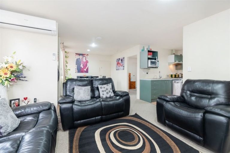 Photo of property in 57 Woodbank Drive, Glen Eden, Auckland, 0602