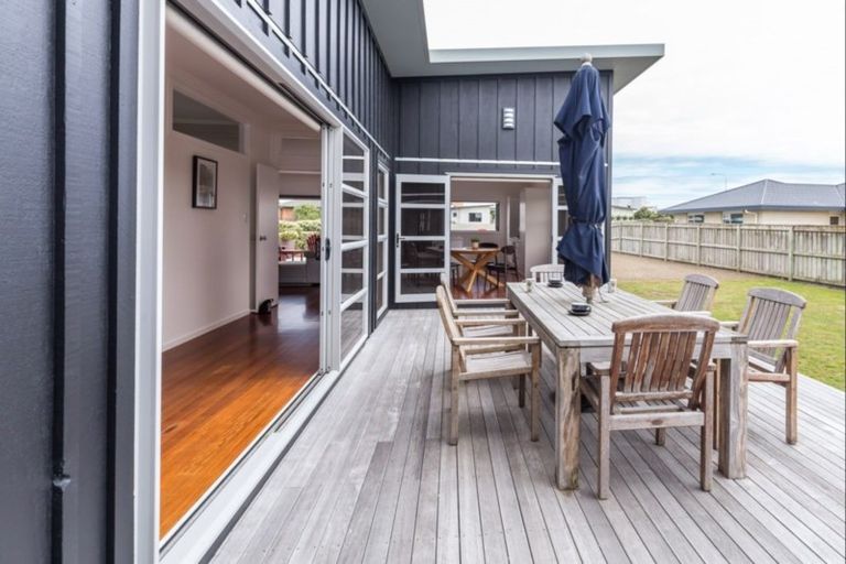 Photo of property in 42a Kent Avenue, Waitarere Beach, Levin, 5510