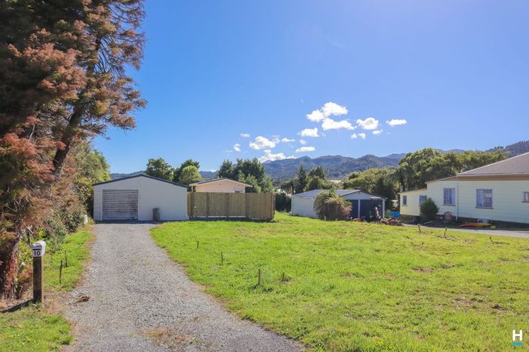 Photo of property in 10 Carroll Street, Runanga, 7803