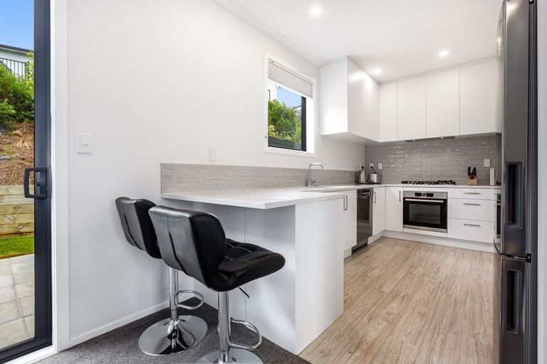 Photo of property in 21 Koreke Close, Kenepuru, Porirua, 5022