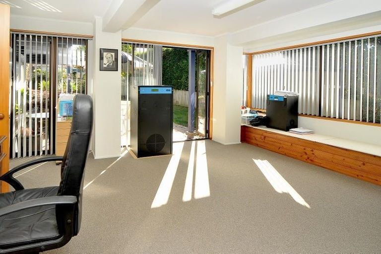 Photo of property in 13 Cyclades Place, Shelly Park, Auckland, 2014