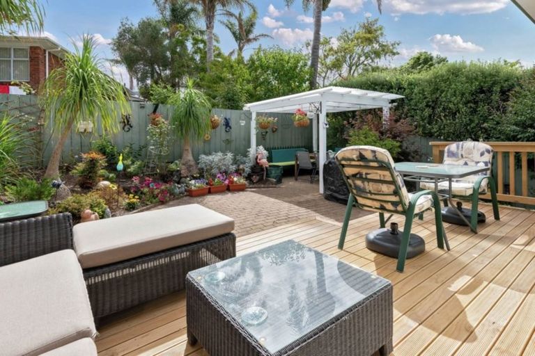 Photo of property in 1/6 Patons Road, Howick, Auckland, 2014