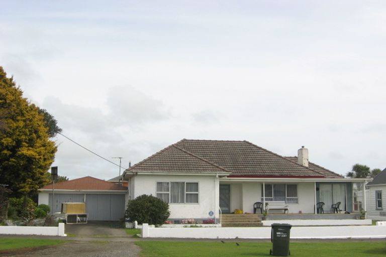 Photo of property in 15 Mouatt Street, Waitara, 4320