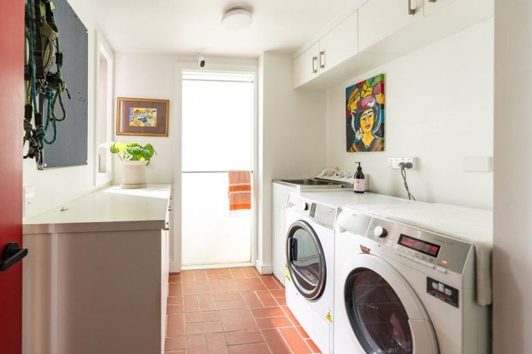 Photo of property in 77 Palliser Road, Roseneath, Wellington, 6011