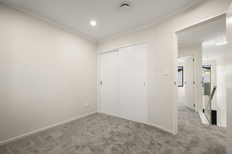 Photo of property in 38c Seymour Road, Sunnyvale, Auckland, 0612
