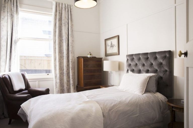 Photo of property in 45 Napier Terrace, Hospital Hill, Napier, 4110