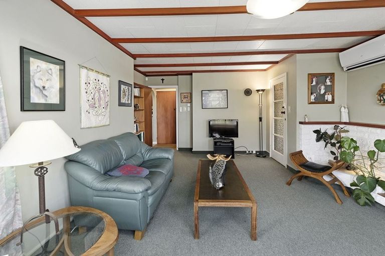 Photo of property in 10 Winara Avenue, Waikanae, 5036