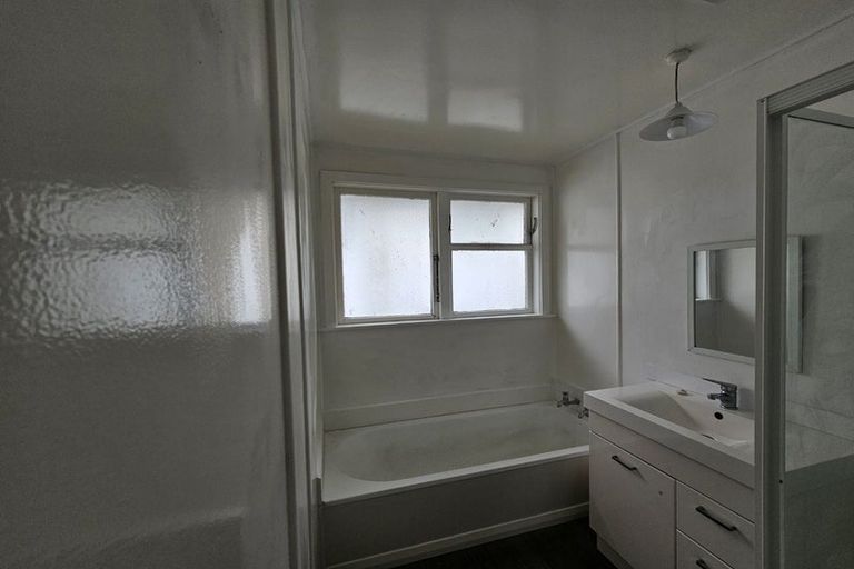 Photo of property in 46-48 Cheshire Street, Cannons Creek, Porirua, 5024