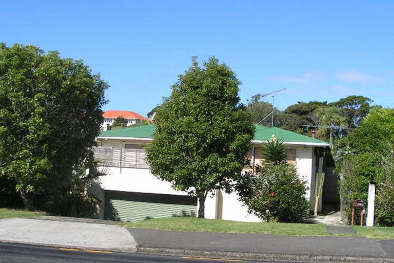 Photo of property in 2/6 Seaview Avenue, Northcote, Auckland, 0627