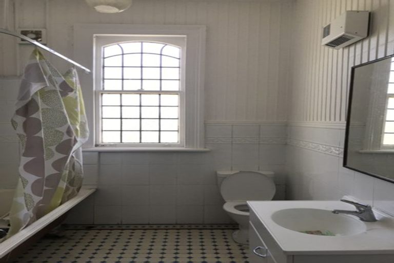 Photo of property in 7a Hawker Street, Mount Victoria, Wellington, 6011