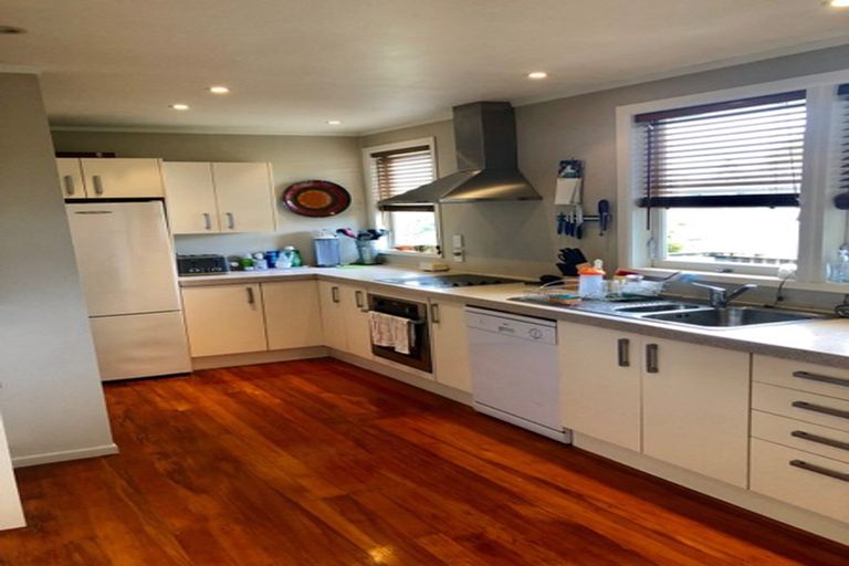 Photo of property in 2/41 Selwyn Crescent, Forrest Hill, Auckland, 0620