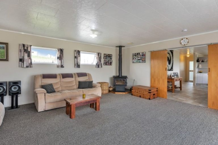 Photo of property in 18 Marohemo Road, Maungaturoto, 0583