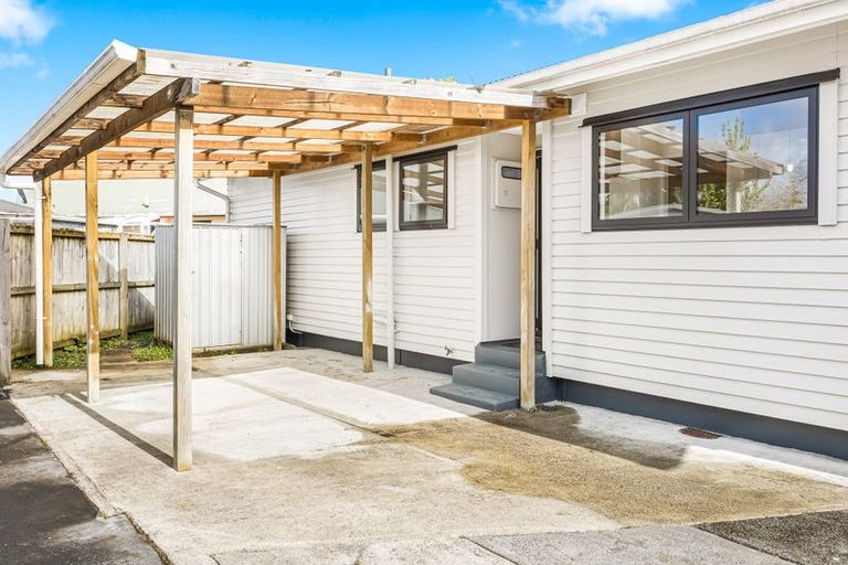 Photo of property in 123 Riverpark Crescent, Henderson, Auckland, 0610