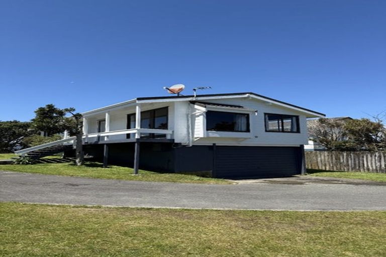 Photo of property in 6 Wisteria Grove, Maungaraki, Lower Hutt, 5010