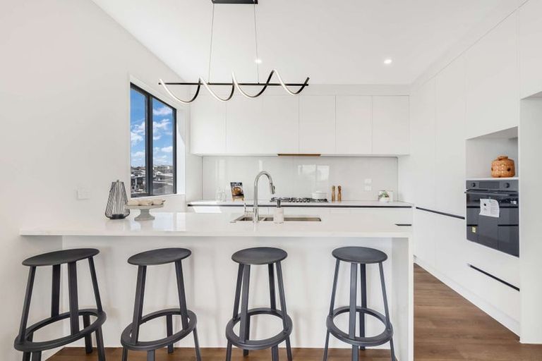 Photo of property in 33 Baumea Rise, Massey, Auckland, 0614