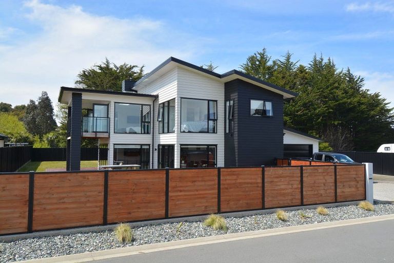 Photo of property in 77 Richfield Drive, Waikiwi, Invercargill, 9810