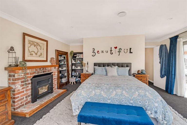 Photo of property in 99 Middlepark Road, Sockburn, Christchurch, 8042