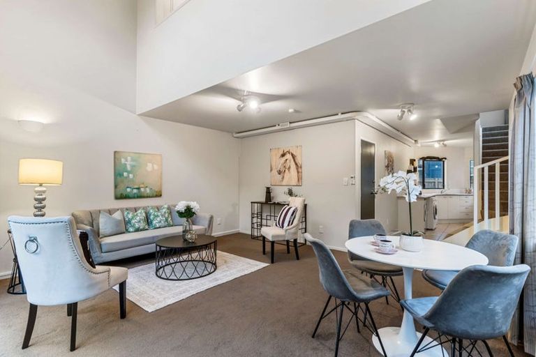 Photo of property in 2/89 Portage Road, New Lynn, Auckland, 0600