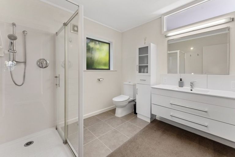 Photo of property in 13 Kenilworth Grove, Silverstream, Upper Hutt, 5019
