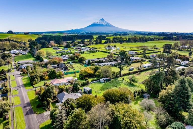 Photo of property in 16 Bridger Place, Eltham, 4322