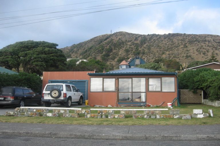 Photo of property in 4 The Parade, Paekakariki, 5034