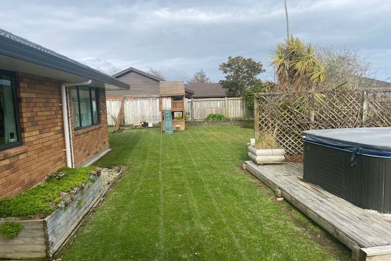 Photo of property in 8 Woodgate Court, Fitzherbert, Palmerston North, 4410