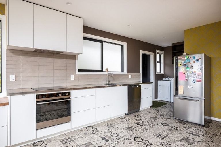 Photo of property in 15 Montana Place, Merrilands, New Plymouth, 4312