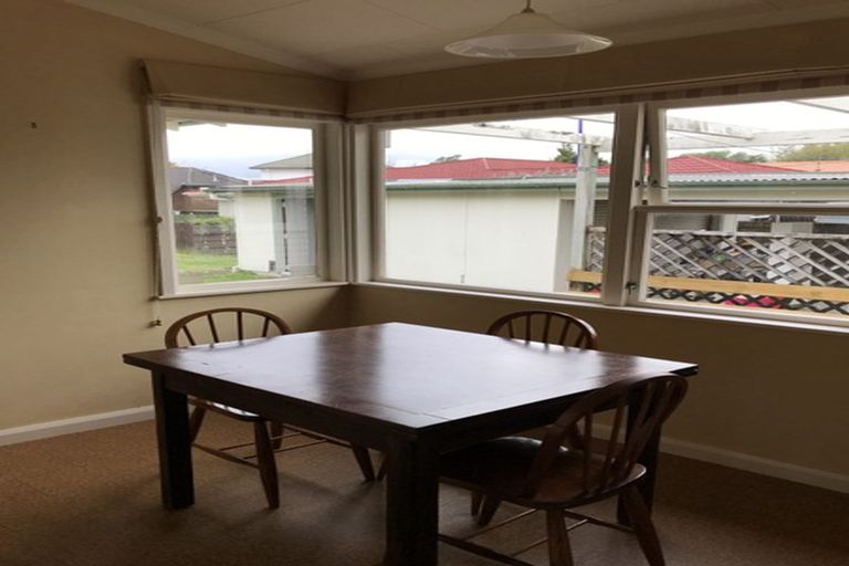 Photo of property in 11 Pahiatua Street, Hokowhitu, Palmerston North, 4410