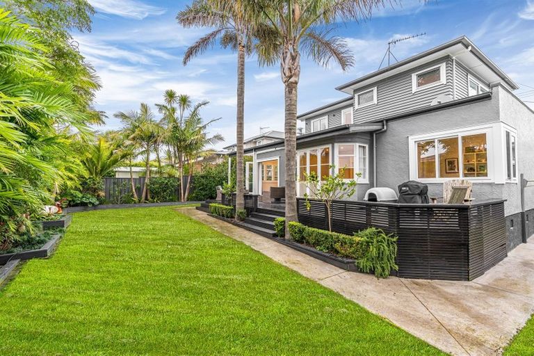 Photo of property in 58 Old Lake Road, Narrow Neck, Auckland, 0624