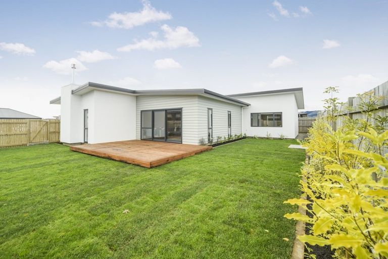 Photo of property in 95 Johnstone Drive, Fitzherbert, Palmerston North, 4410