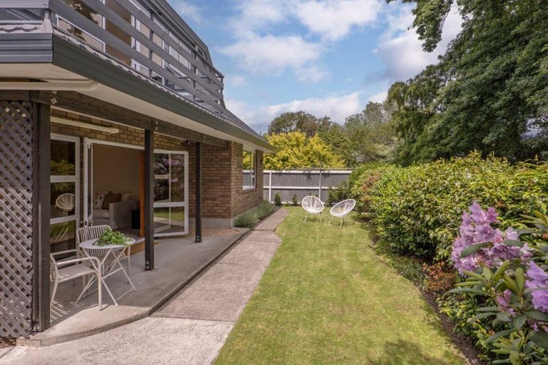 Photo of property in 2/19 Manor Place, Bryndwr, Christchurch, 8053