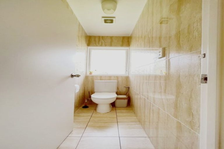 Photo of property in 5 Serrita Avenue, Sunnyhills, Auckland, 2010