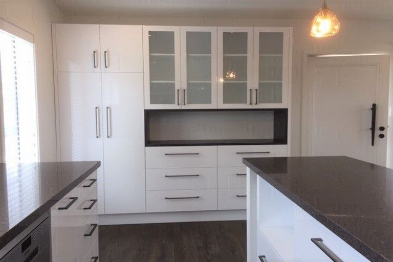 Photo of property in 8 Marina View Drive, West Harbour, Auckland, 0618