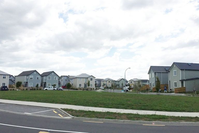 Photo of property in 29 Stitchbird Crescent, Papakura, 2110