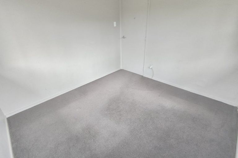 Photo of property in 29 Staincross Street, Green Bay, Auckland, 0604