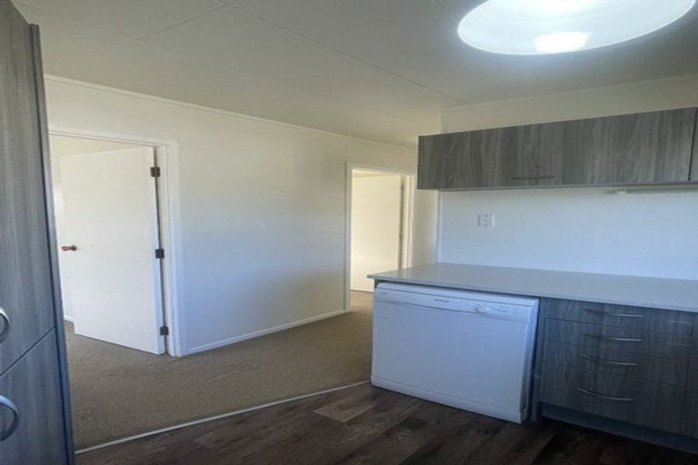 Photo of property in 42 Claverdon Drive, Massey, Auckland, 0614