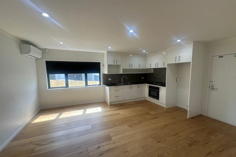 Photo of property in 15a Kiernan Place, Kelston, Auckland, 0602