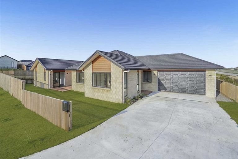 Photo of property in 1 Waikaka Place, Rototuna North, Hamilton, 3210
