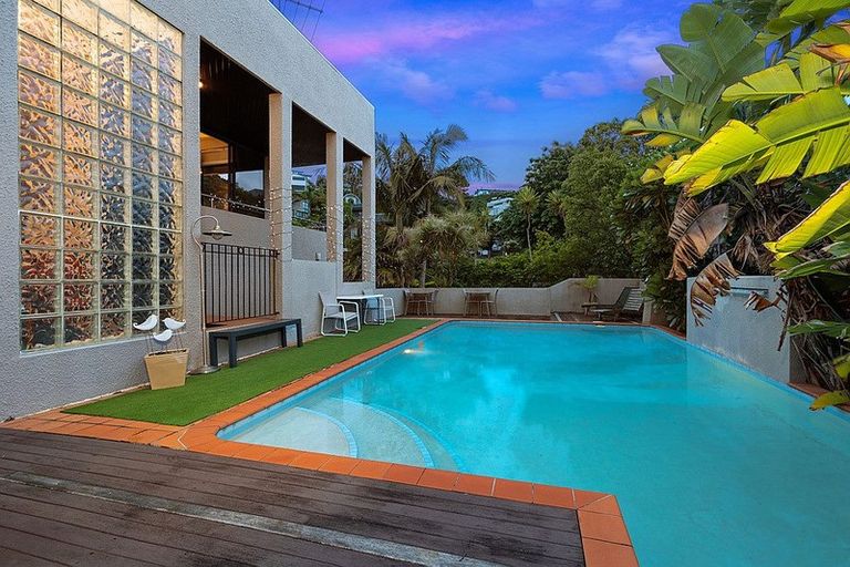 Photo of property in 28 Penguin Drive, Murrays Bay, Auckland, 0630